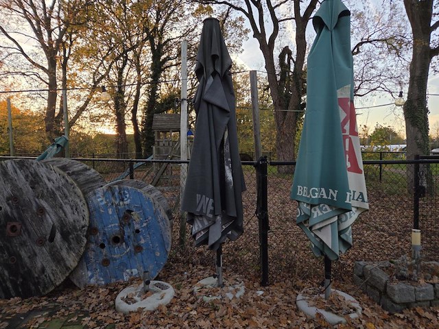 1 parasol getekend "desperados" - afbeelding 1 van  4