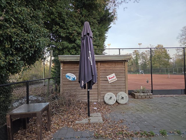 1 parasol getekend "desperados" - afbeelding 1 van  4