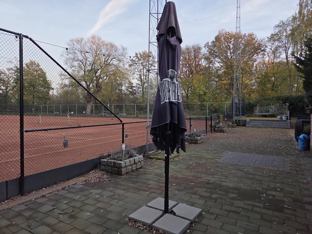 1 parasol getekend "desperados" - afbeelding 1 van  4