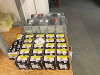 1 partij; 20 dozen spaanplaatschroeven; 40 balkdragers - afbeelding 1 van  11