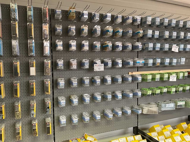 1 partij bevestigingsmaterialen - afbeelding 1 van  16