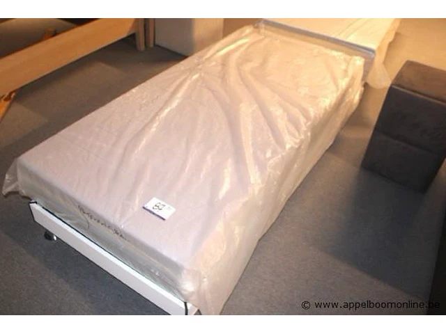 1 persoons bed vv lattenbodem en matras 90x200 - afbeelding 1 van  2