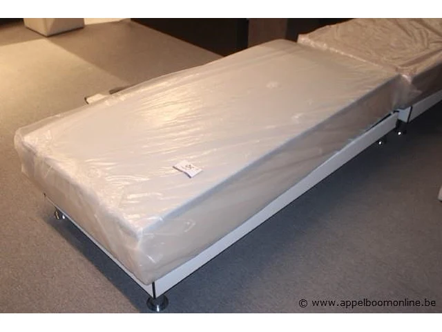 1 persoons bed vv lattenbodem en matras 90x200 - afbeelding 1 van  2