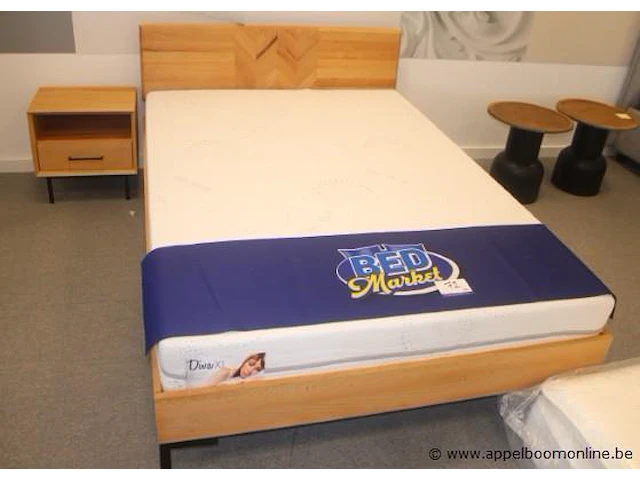 1 persoons bed vv matras diva xl 140x200, vv bijzettafeltje - afbeelding 1 van  1