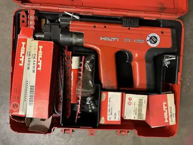 1 pneumatische nagelschieter hilti dx 450 - afbeelding 1 van  9