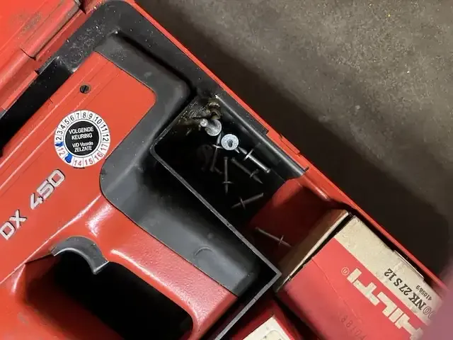 1 pneumatische nagelschieter hilti dx 450 - afbeelding 7 van  9