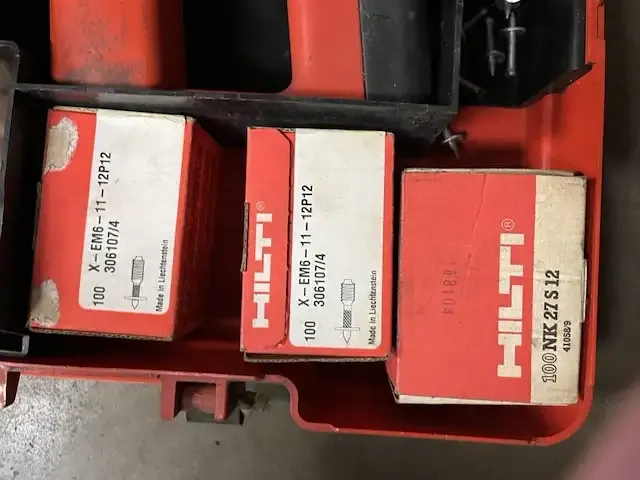 1 pneumatische nagelschieter hilti dx 450 - afbeelding 8 van  9
