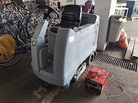 1 poetsmachine nilfisk br700