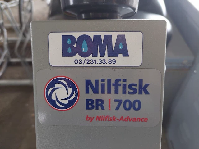 1 poetsmachine nilfisk br700 - afbeelding 3 van  6
