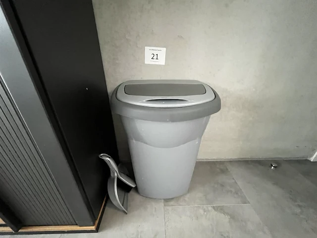 1 pvc afvalbak vv stoffer en blik - afbeelding 1 van  3