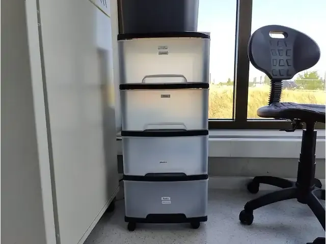 1 pvc sorteertoren + 3 pvc vuilnisbakken - afbeelding 1 van  4