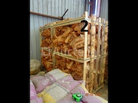1 rek op pallet met diverse zakken gesneden hout, op 1m20/1m/1m hoog - afbeelding 2 van  4