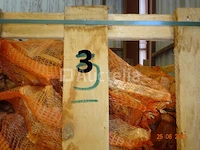 1 rek op pallet met diverse zakken gesneden hout, op 1m20/1m/1m hoog - afbeelding 2 van  3