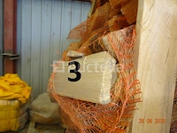 1 rek op pallet met diverse zakken gesneden hout, op 1m20/1m/1m hoog - afbeelding 3 van  3