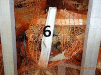 1 rek op pallet met diverse zakken gesneden hout, op 1m20/1m/1m hoog - afbeelding 4 van  4