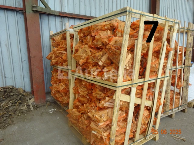 1 rek op pallet met diverse zakken gesneden hout, op 1m20/1m/1m hoog - afbeelding 3 van  3