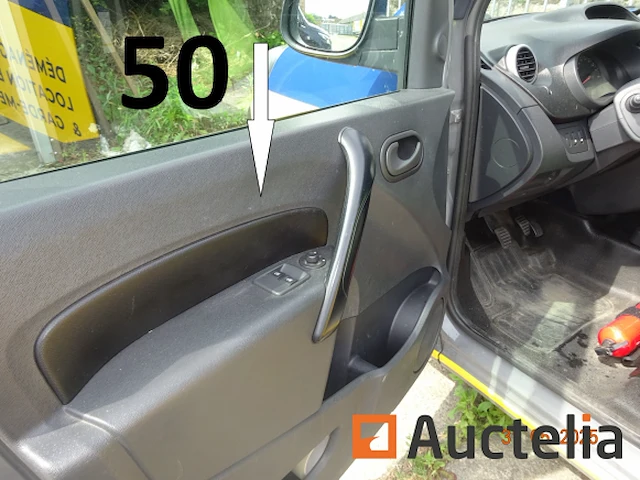 1 renault kangoo bestelwagen, 1e inschrijving 12/07/2017, chassis 419014, cil. 1461cc, 55 kw, diesel, immat1cch903, twee achterdeuren, rechter zijdeur, trekhaak, 5 versnellingen, 2 kentekenkleppen (huis en voertuig), 1 certificaat van overeenstemming, 1 identificatierapport, 1 technisch keuringscertificaat, - afbeelding 3 van  32