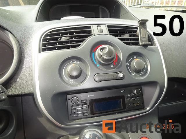 1 renault kangoo bestelwagen, 1e inschrijving 12/07/2017, chassis 419014, cil. 1461cc, 55 kw, diesel, immat1cch903, twee achterdeuren, rechter zijdeur, trekhaak, 5 versnellingen, 2 kentekenkleppen (huis en voertuig), 1 certificaat van overeenstemming, 1 identificatierapport, 1 technisch keuringscertificaat, - afbeelding 5 van  32