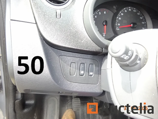 1 renault kangoo bestelwagen, 1e inschrijving 12/07/2017, chassis 419014, cil. 1461cc, 55 kw, diesel, immat1cch903, twee achterdeuren, rechter zijdeur, trekhaak, 5 versnellingen, 2 kentekenkleppen (huis en voertuig), 1 certificaat van overeenstemming, 1 identificatierapport, 1 technisch keuringscertificaat, - afbeelding 7 van  32