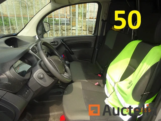 1 renault kangoo bestelwagen, 1e inschrijving 12/07/2017, chassis 419014, cil. 1461cc, 55 kw, diesel, immat1cch903, twee achterdeuren, rechter zijdeur, trekhaak, 5 versnellingen, 2 kentekenkleppen (huis en voertuig), 1 certificaat van overeenstemming, 1 identificatierapport, 1 technisch keuringscertificaat, - afbeelding 9 van  32