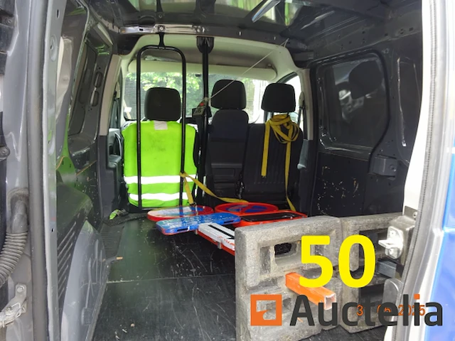 1 renault kangoo bestelwagen, 1e inschrijving 12/07/2017, chassis 419014, cil. 1461cc, 55 kw, diesel, immat1cch903, twee achterdeuren, rechter zijdeur, trekhaak, 5 versnellingen, 2 kentekenkleppen (huis en voertuig), 1 certificaat van overeenstemming, 1 identificatierapport, 1 technisch keuringscertificaat, - afbeelding 28 van  32