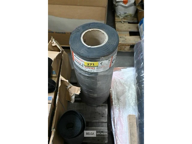 1 rol epdm 30mm + 1 mm dik h60 cm + restant - afbeelding 1 van  2