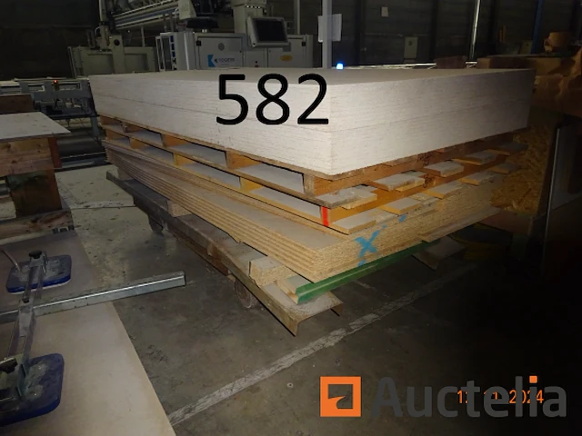 1 roltafel met wielen waarvan osb 250/60 houten panelen, 1 kavel van 21 panelen vloerplaten voor platform op cementbasis 250/120 - afbeelding 3 van  3