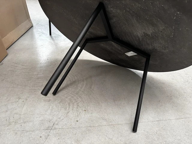 1 ronde bijzettafel - nero + onderstel - showroommodel - afbeelding 3 van  3