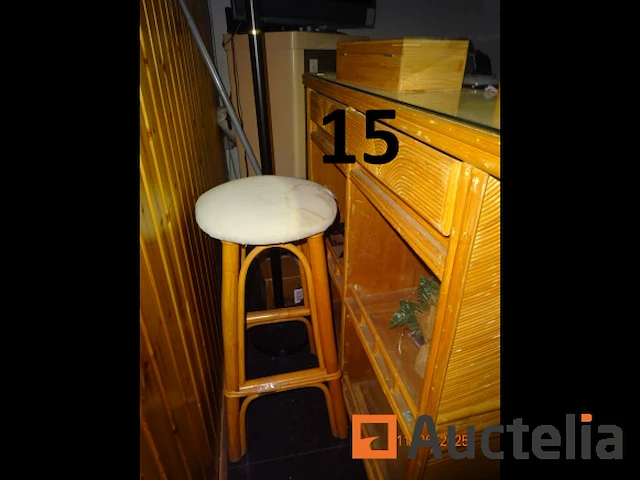 1 rotan bar, glazen bovenplank, 2 krukken - afbeelding 2 van  3