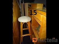1 rotan bar, glazen bovenplank, 2 krukken - afbeelding 2 van  3