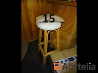 1 rotan bar, glazen bovenplank, 2 krukken - afbeelding 3 van  3