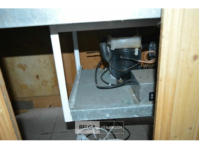 1 saladbar ingewerkt in een houten kast 1,90 x90 x 92 - afbeelding 4 van  4