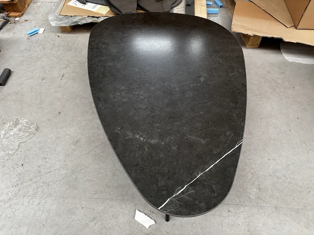1 salontafel organische vorm - grigio + onderstel - afbeelding 2 van  4