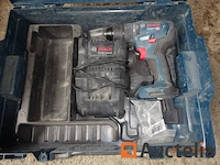 1 schroefmachine op accu met lader maar zonder batterij, van merk bosch type gsr18v55, in de originele behuizing