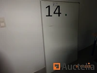 1 set computerapparatuur zoals 2 futji-torens, 1 merk minder ronde, 1 zp450-ticket printer, 1 modem, 1 futji-computer scherm, 1 merk minder toetsenbord, 1 kyocera printer, 1 acer-scherm, 1 logitech-toetsenbord, 1 telefoon, 1 futji-computertoren, 1 planningspaneel, 1 synology nas - afbeelding 3 van  12