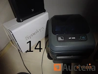 1 set computerapparatuur zoals 2 futji-torens, 1 merk minder ronde, 1 zp450-ticket printer, 1 modem, 1 futji-computer scherm, 1 merk minder toetsenbord, 1 kyocera printer, 1 acer-scherm, 1 logitech-toetsenbord, 1 telefoon, 1 futji-computertoren, 1 planningspaneel, 1 synology nas - afbeelding 7 van  12