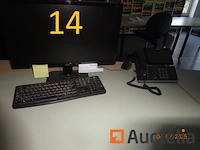 1 set computerapparatuur zoals 2 futji-torens, 1 merk minder ronde, 1 zp450-ticket printer, 1 modem, 1 futji-computer scherm, 1 merk minder toetsenbord, 1 kyocera printer, 1 acer-scherm, 1 logitech-toetsenbord, 1 telefoon, 1 futji-computertoren, 1 planningspaneel, 1 synology nas - afbeelding 12 van  12
