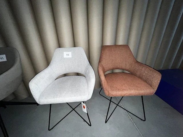 1 set div stoelen - afbeelding 1 van  9
