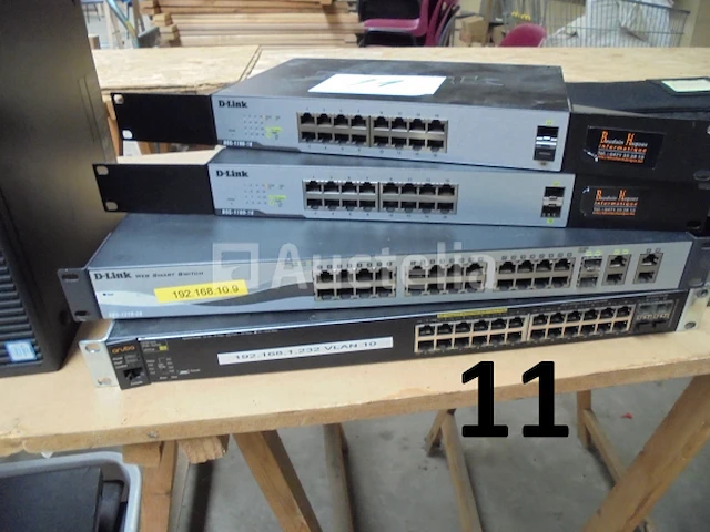 1 set diverse onderdelen laptops, diverse toetsenborden, diverse rj45 patch racks d-link, netaso, aruba - afbeelding 2 van  4