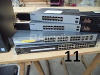 1 set diverse onderdelen laptops, diverse toetsenborden, diverse rj45 patch racks d-link, netaso, aruba - afbeelding 2 van  4