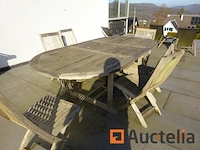 1 set outdoor meubilair zoals 2 teakhouten ligstoelen, 1 tuintafel 80cm/80cm/71cm, 4 kunststof rieten stoelen, 1 teakhouten bank, 1 barbecue, 1 teakhouten roltafel, 1 teakhouten tafel met 6 lange opvouwbare stoelen. totaal tafel 2m40, 4 metaal frame ligstoelen, 3 buitenbanken, 1 console, 1 boeddhahoofd, 1 kleine tafel twee bovenste marmeren rek compartimenten - afbeelding 2 van  15