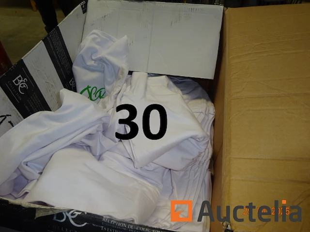 1 set t-shirts en kleding met de naam van het failliete bedrijf - afbeelding 1 van  2