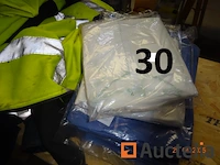 1 set t-shirts en kleding met de naam van het failliete bedrijf - afbeelding 2 van  2