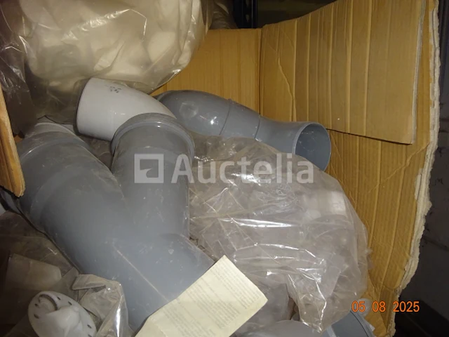 1 set van +/- 60 regenpijpen, pvc ellebogen - afbeelding 3 van  6