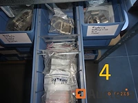 1 set van 3 metaal rekken waarvan een belangrijk voorraad reserve stukken voor storm horloge, 2 rekken ikea stijl houten op wielen remolies van storm stukken - afbeelding 5 van  11