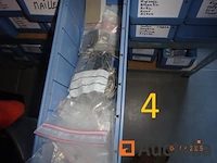 1 set van 3 metaal rekken waarvan een belangrijk voorraad reserve stukken voor storm horloge, 2 rekken ikea stijl houten op wielen remolies van storm stukken - afbeelding 10 van  11