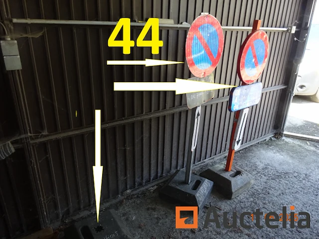 1 set van 3 parkeerbordbeugels, 1 set van 5 parkeerborden en 2 eras-barrières - afbeelding 4 van  6