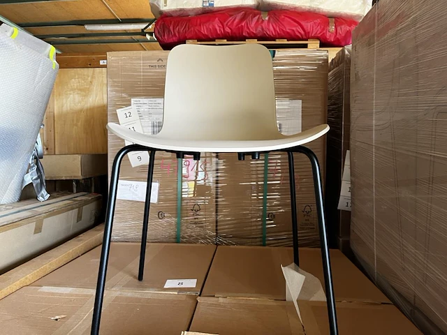 1 set van 4 ecru stoelen - afbeelding 1 van  3