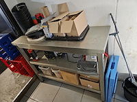 1 smalle rvs werktafel vv legger