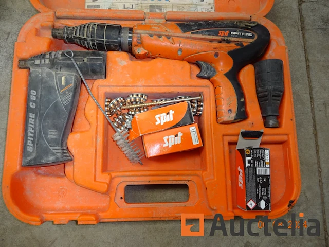 1 spijkermachine spit spitfire p370 in de originele doos - afbeelding 2 van  3